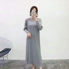 Load image into Gallery viewer, LANMREM LANMREM 2020 new spring summer pleaeted dress for women round collar single breasted vent hem dress long sleeve YJ26601